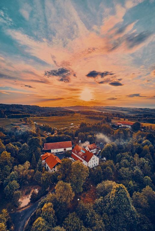 Turkusowa Wyspa mansion — autumn light over the western Polish countryside